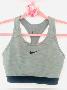 💕Nike Grey Racerback Sports Bra SZ M